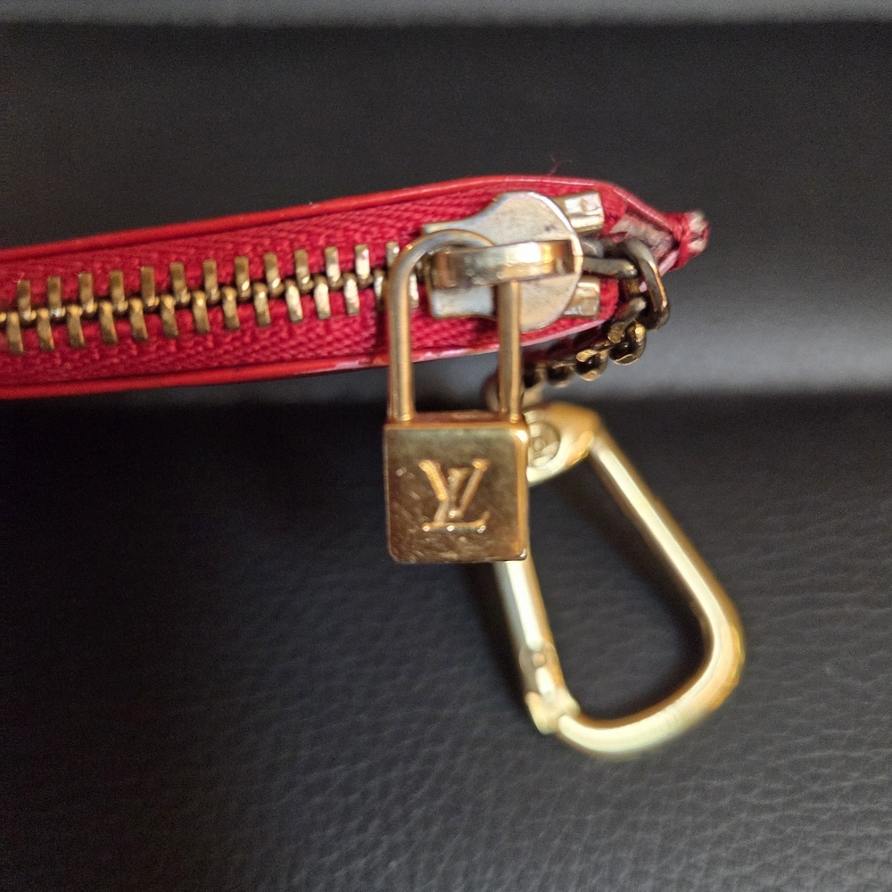 Louis Vuitton Red Monogram Vernis Key  Cles - Change/Card Holder 2004 - Picture 3 of 16